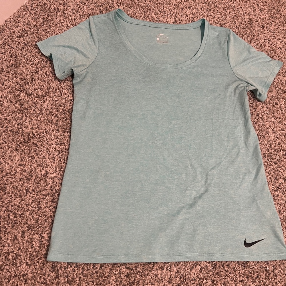 4 (four) size M Nike dri-fit tshirts - Picture 8 of 9